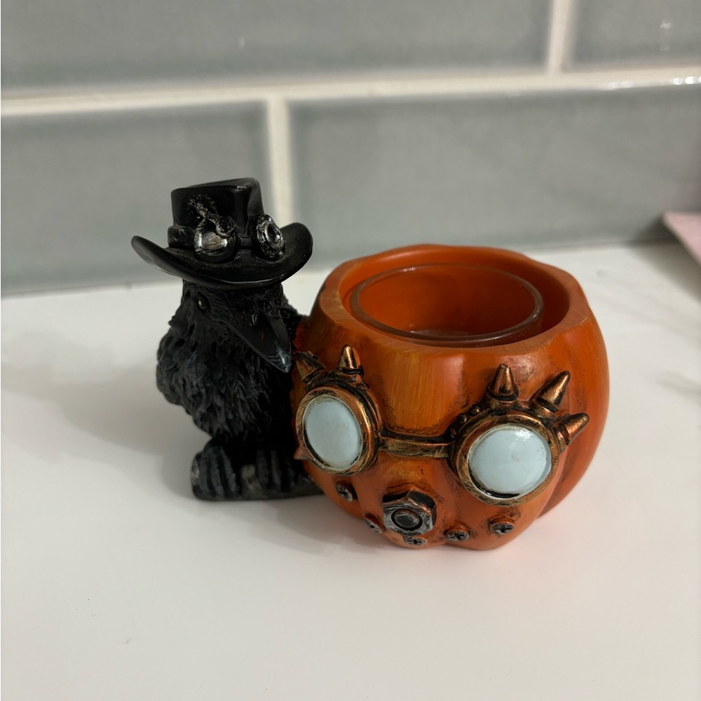 Yankee Candle Steam Pumpkin Raven tea light holder
